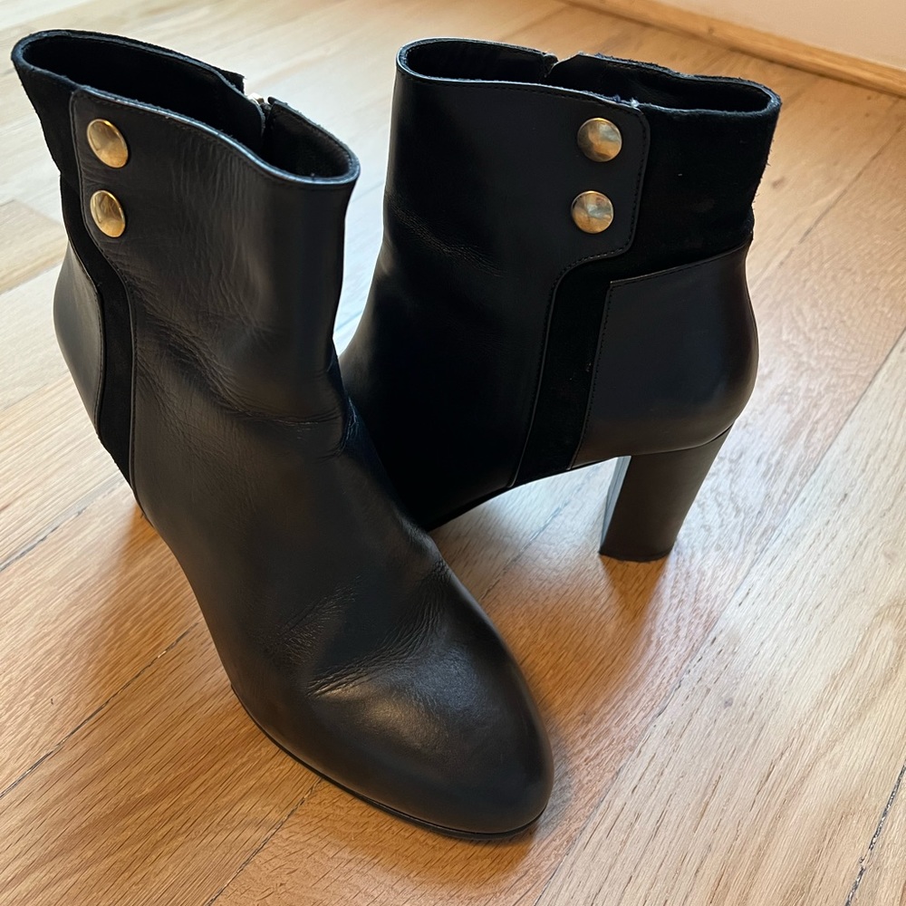 Bobbies Paris- Excellent Condition- Black Booties, Gold & Suade Embellishments